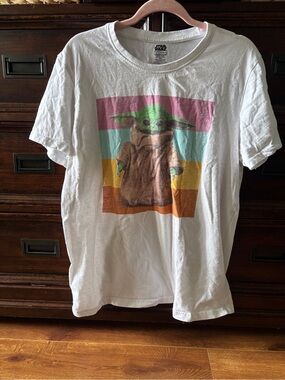 Star Wars baby Yoda graphic tee in size XL